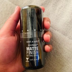 Matte finish setting spray